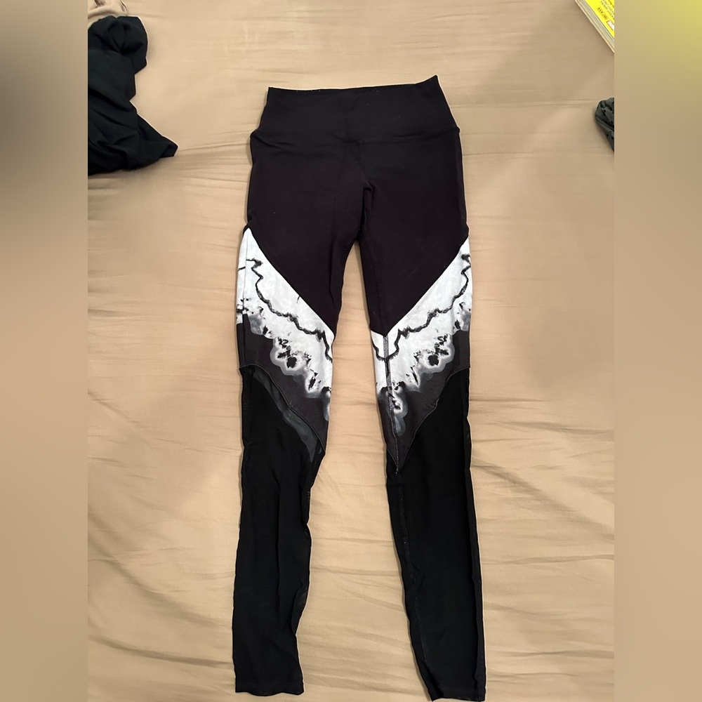 Super cute ALO yoga leggings